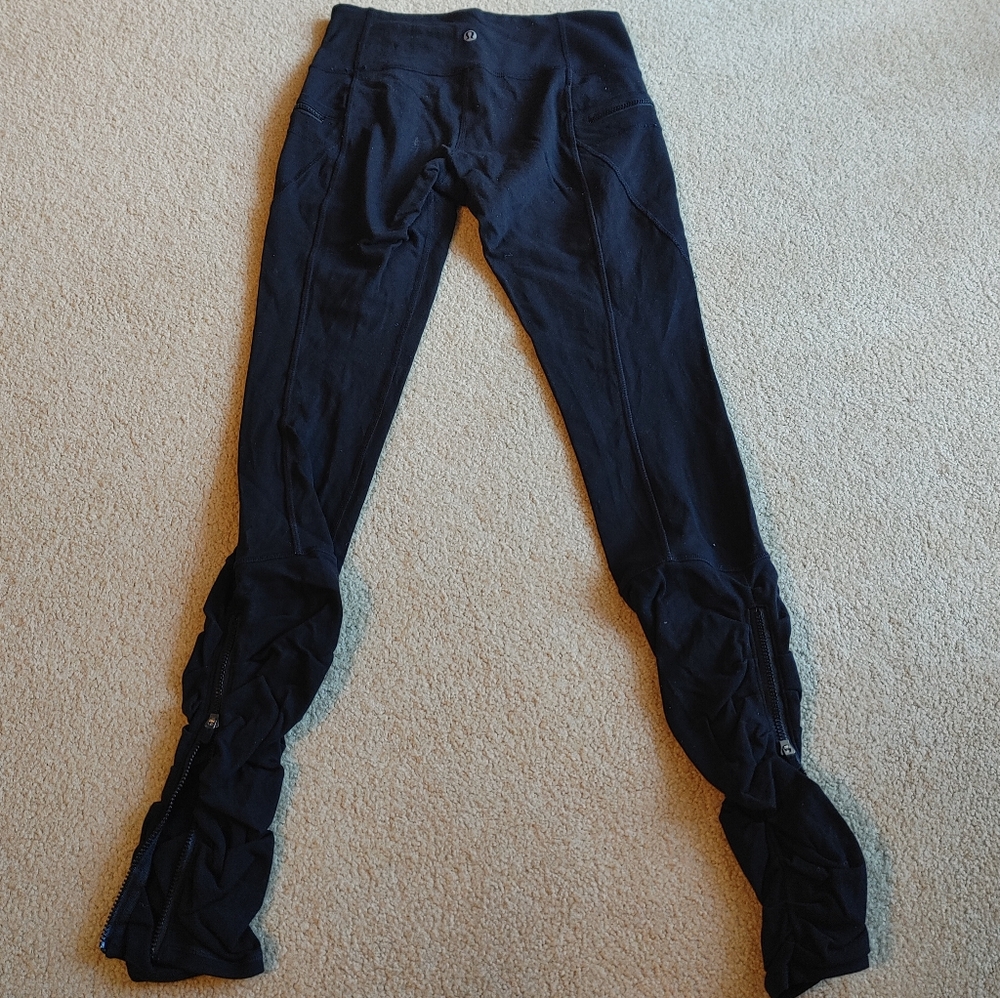 Lululemon Leggings with Ruched Ankle and Zipper Detail - Black - Size 4